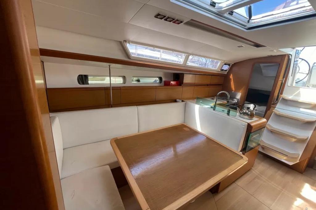 Catalog photo (may differ)