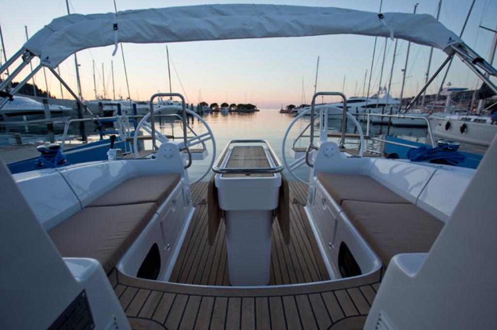 Catalog photo (may differ)