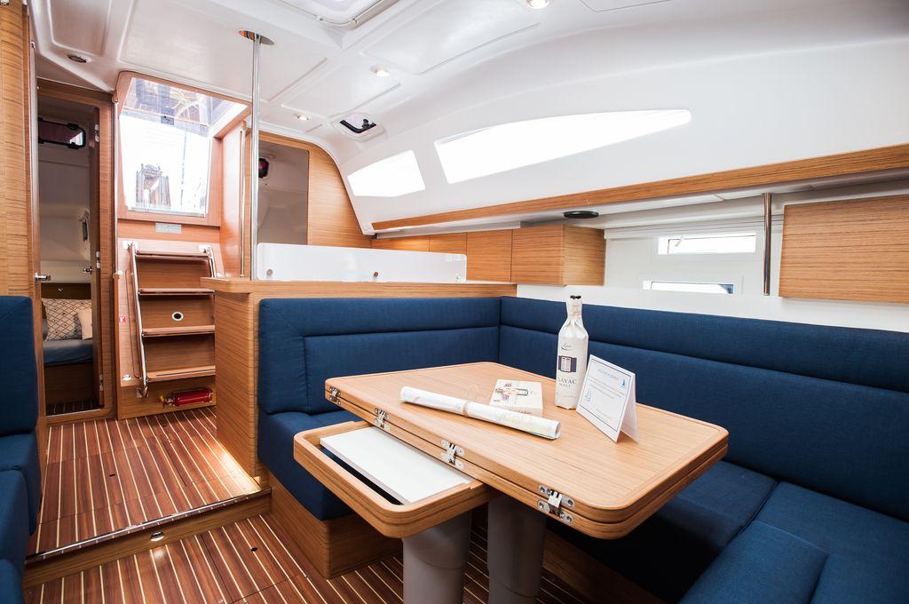 Catalog photo (may differ)