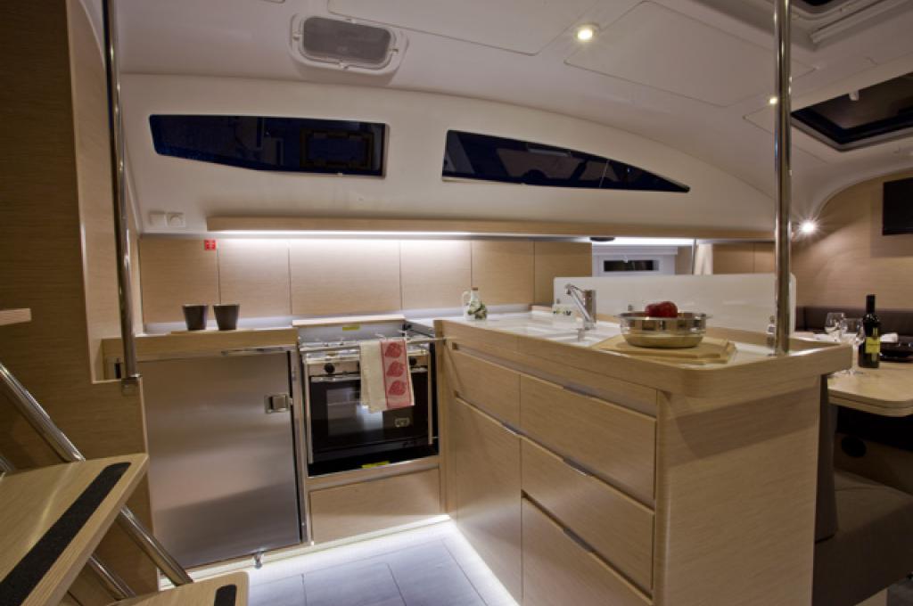 Catalog photo (may differ)