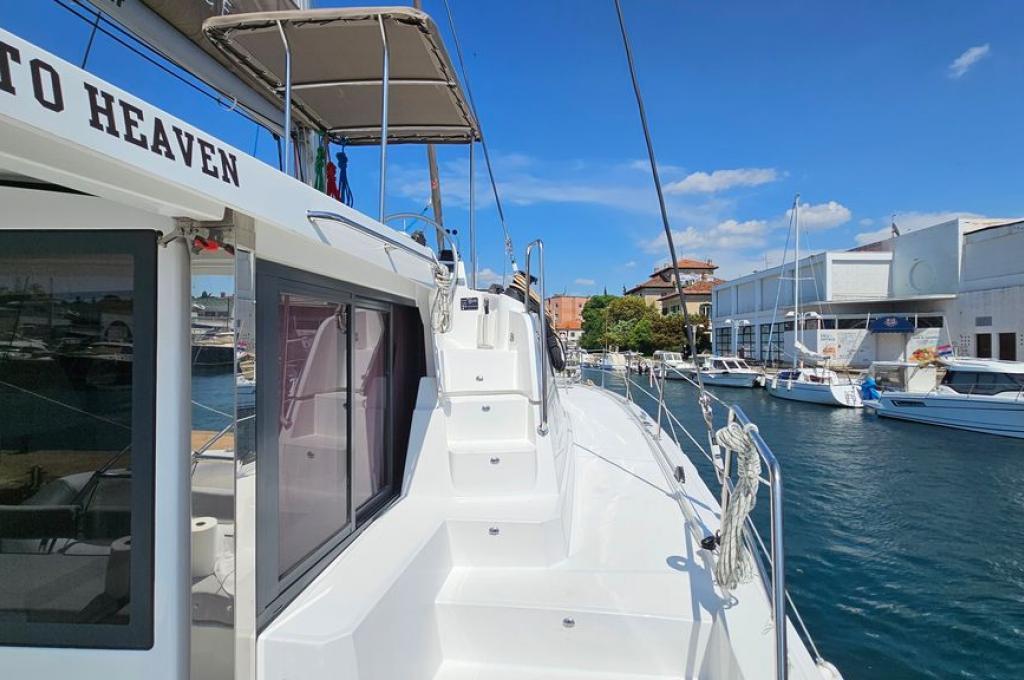 Catalog photo (may differ)