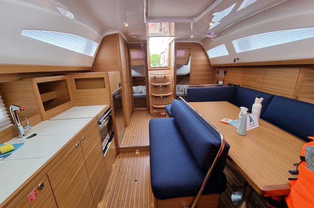 Catalog photo (may differ)