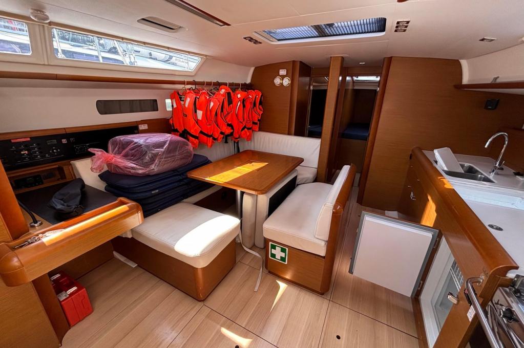 Catalog photo (may differ)