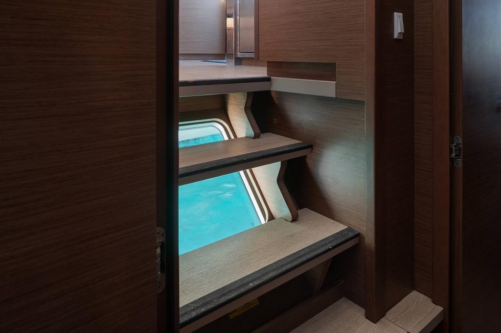 Catalog photo (may differ)