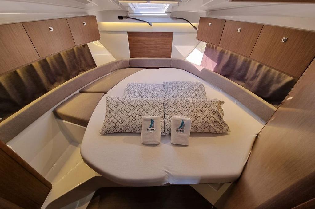 Catalog photo (may differ)