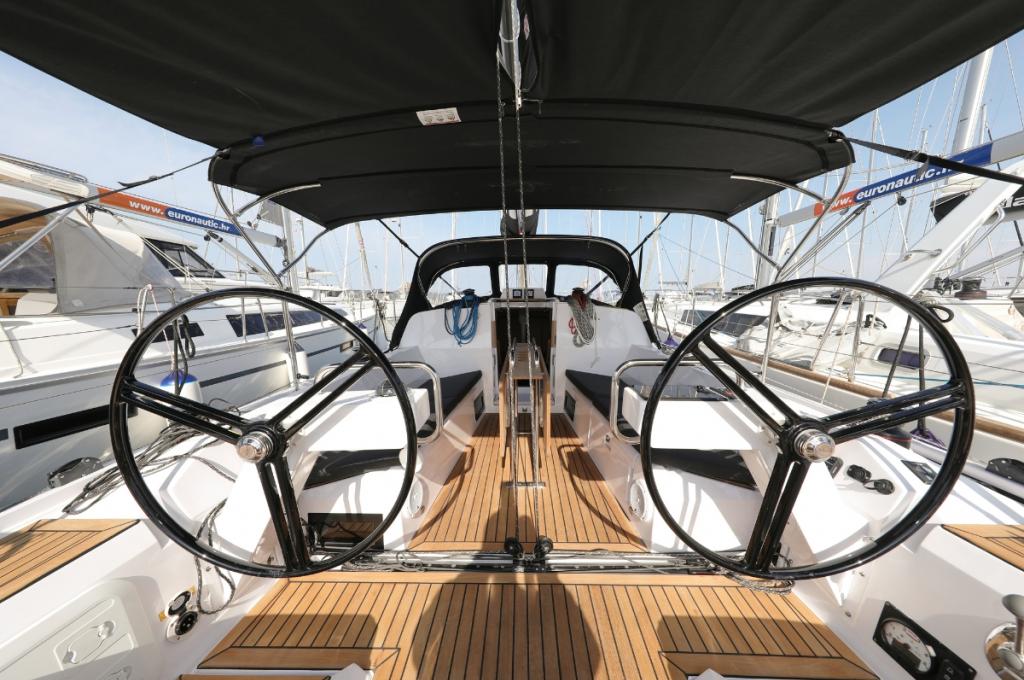 Catalog photo (may differ)