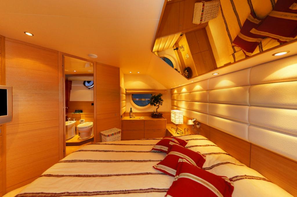 Catalog photo (may differ)