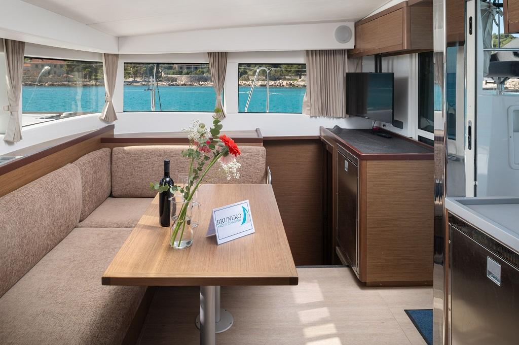 Catalog photo (may differ)