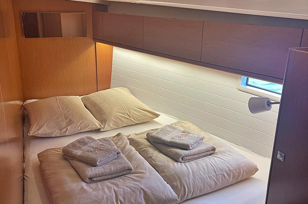 Catalog photo (may differ)