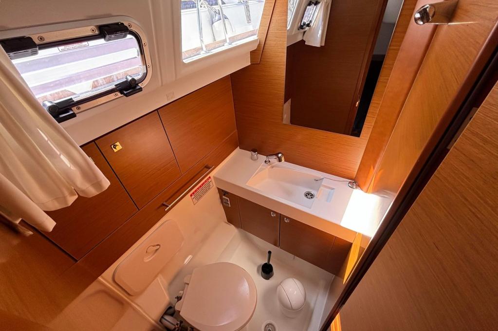 Catalog photo (may differ)