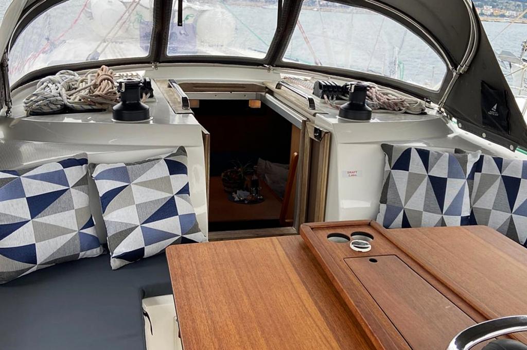 Catalog photo (may differ)