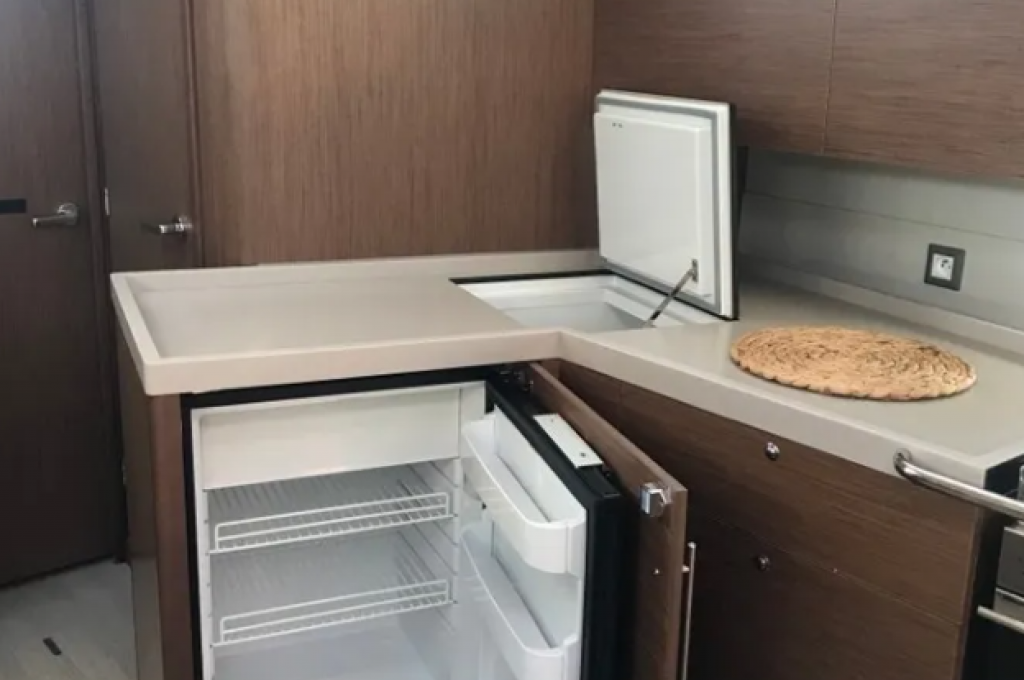 Catalog photo (may differ)