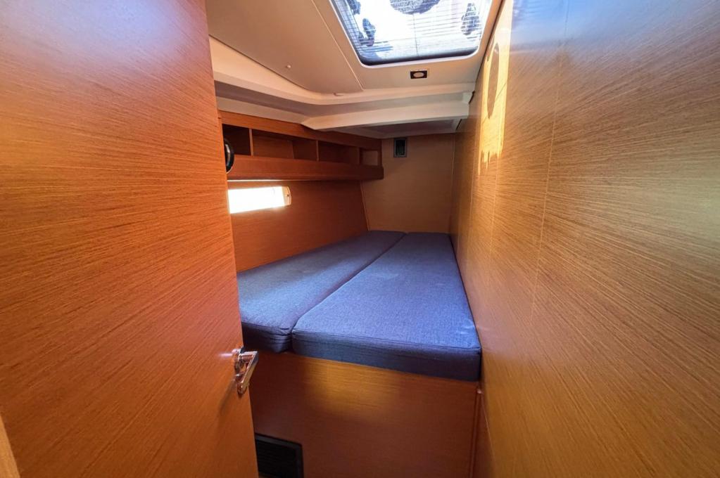 Catalog photo (may differ)