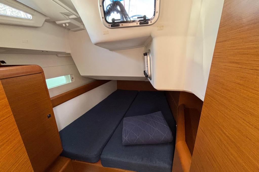 Catalog photo (may differ)