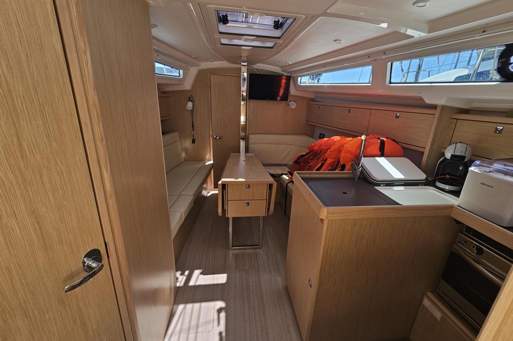 Catalog photo (may differ)