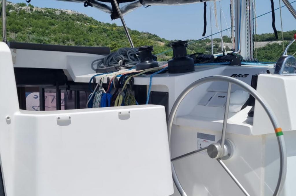 Catalog photo (may differ)