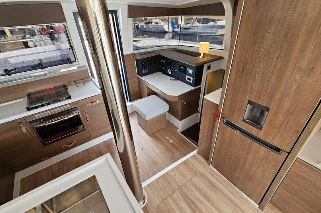 Catalog photo (may differ)