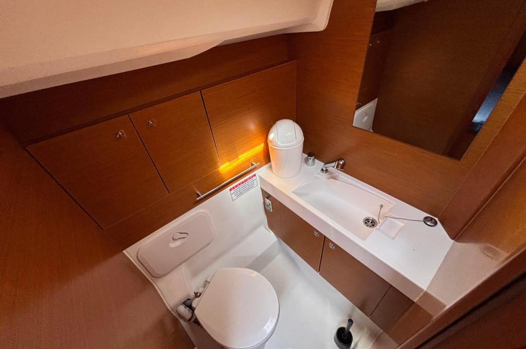 Catalog photo (may differ)