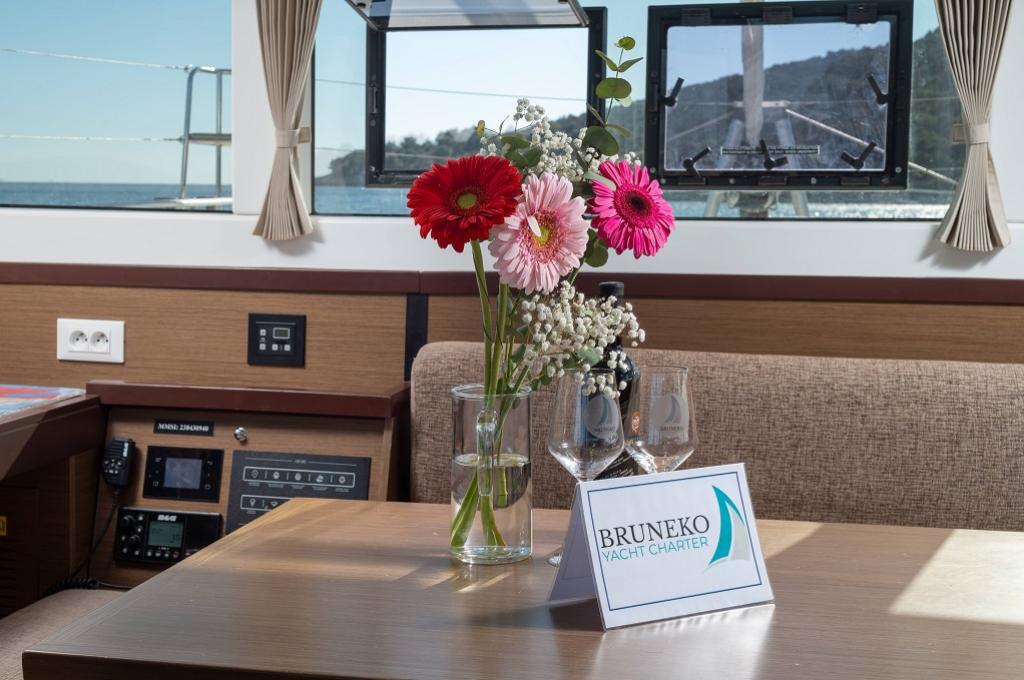 Catalog photo (may differ)