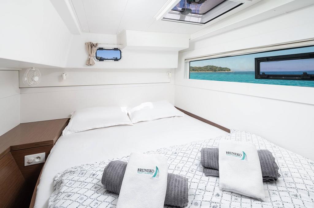 Catalog photo (may differ)