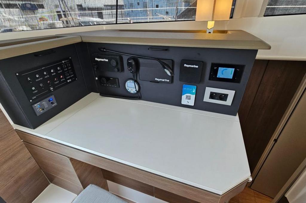 Catalog photo (may differ)