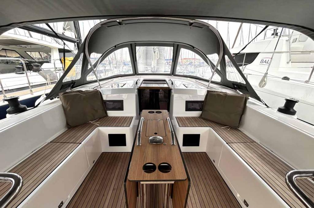 Catalog photo (may differ)