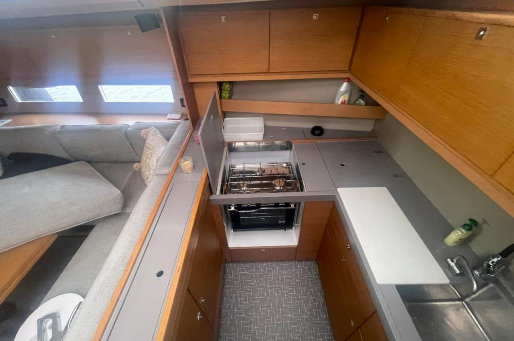 Catalog photo (may differ)