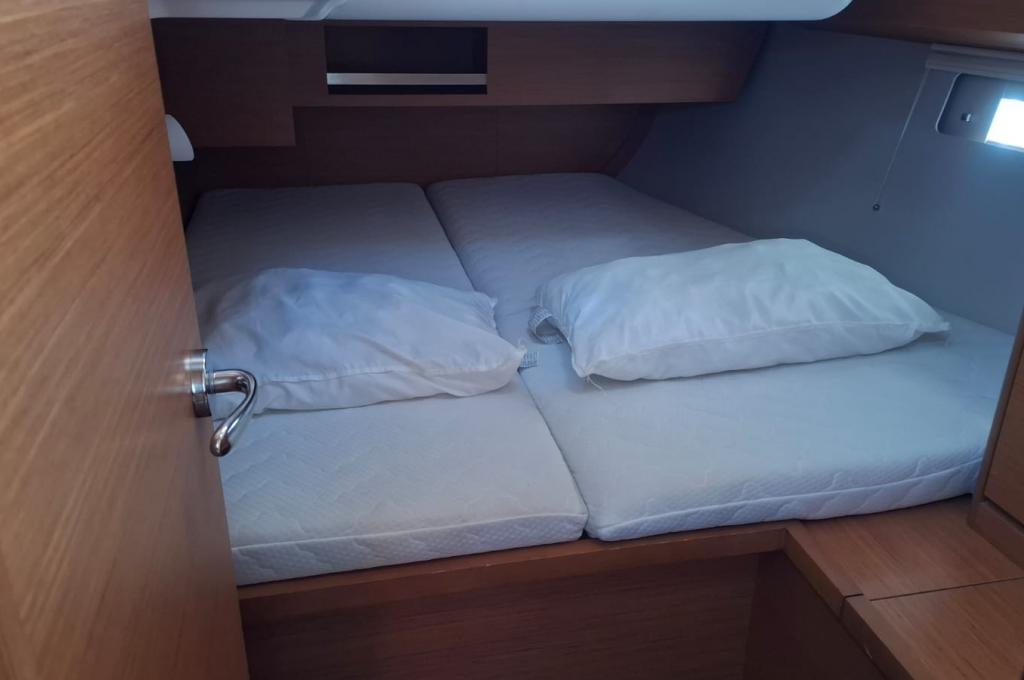 Catalog photo (may differ)