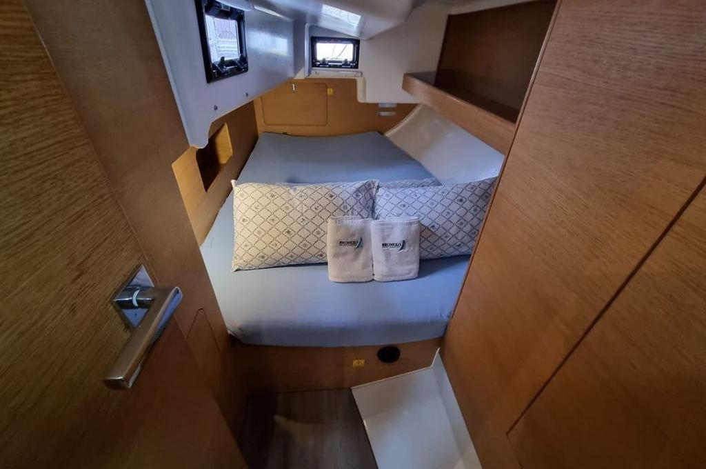 Catalog photo (may differ)