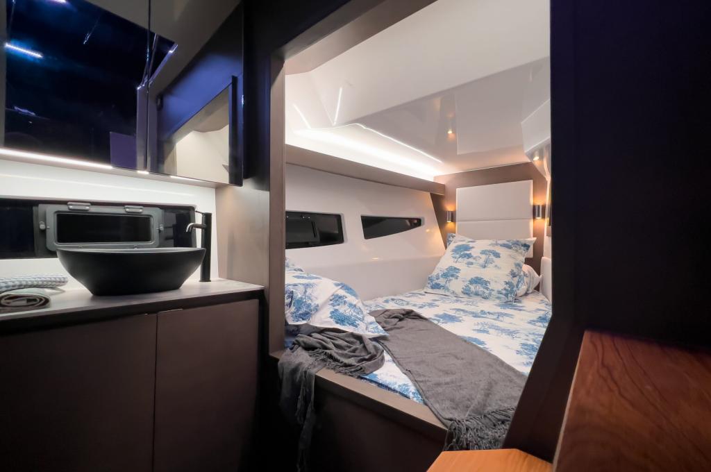 Catalog photo (may differ)