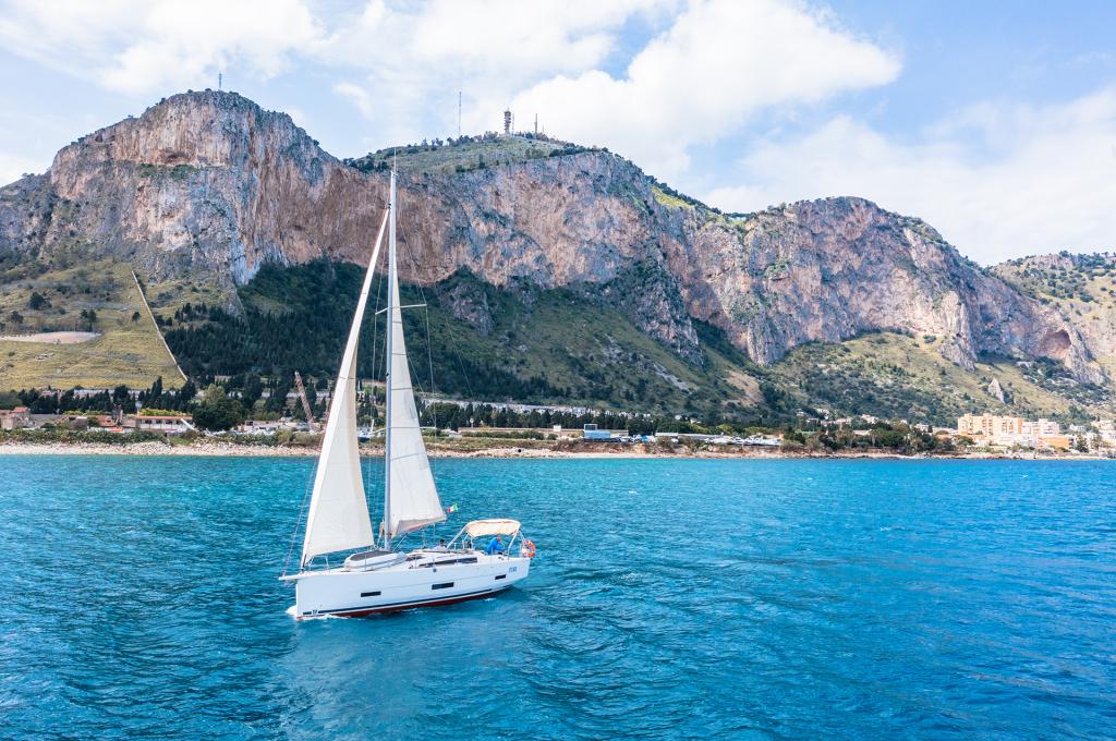 Catalog photo (may differ)