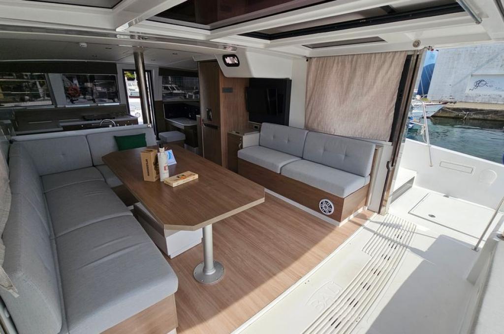 Catalog photo (may differ)