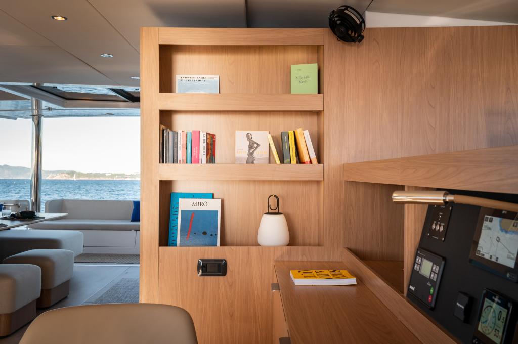 Catalog photo (may differ)