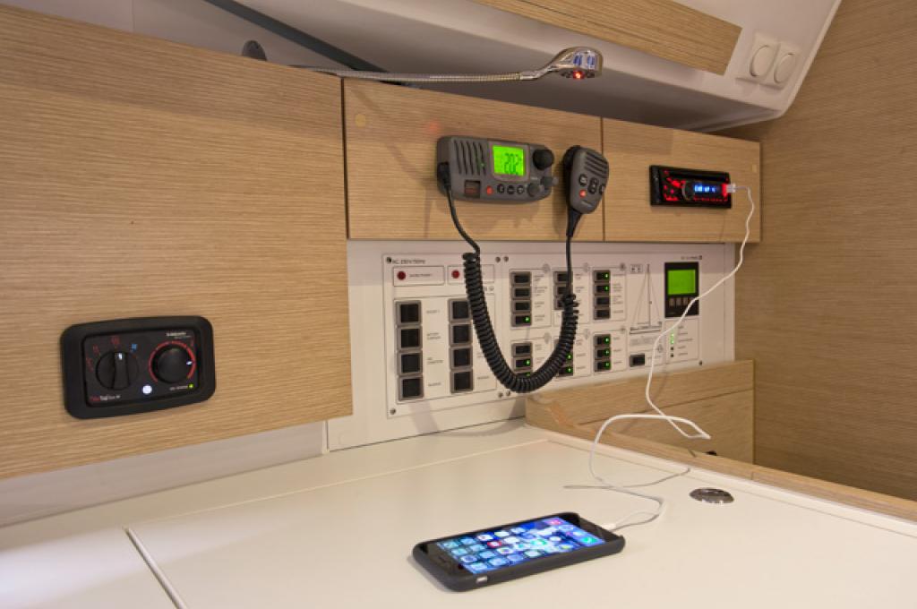 Catalog photo (may differ)