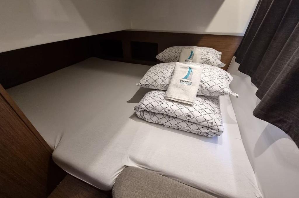 Catalog photo (may differ)