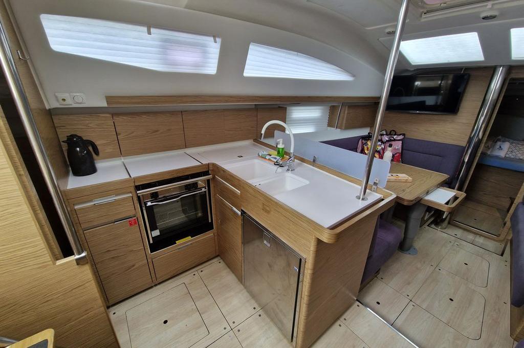 Catalog photo (may differ)