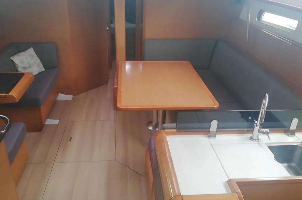 Catalog photo (may differ)