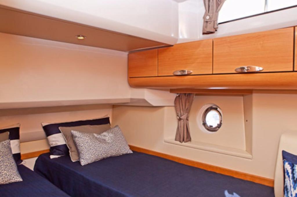 Catalog photo (may differ)