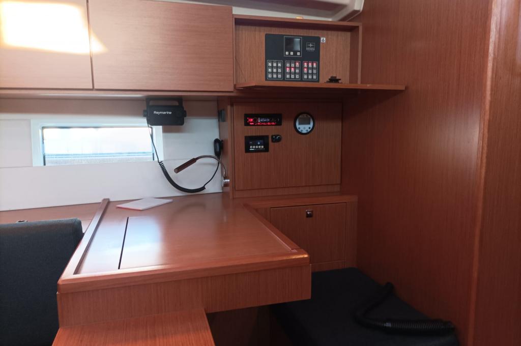 Catalog photo (may differ)