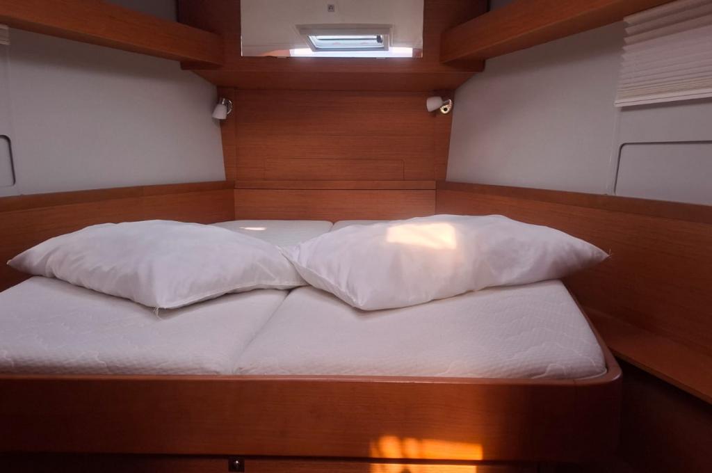 Catalog photo (may differ)