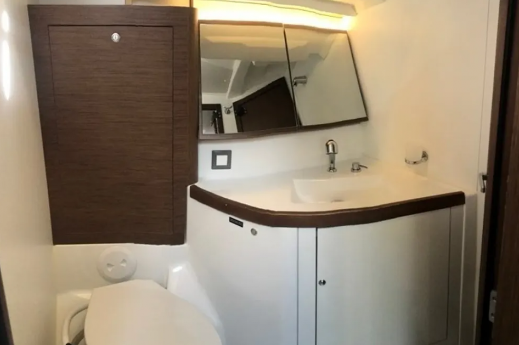 Catalog photo (may differ)