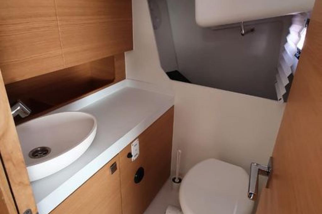 Catalog photo (may differ)