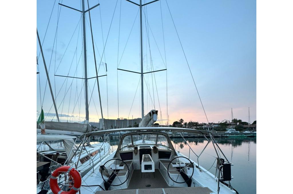 Catalog photo (may differ)