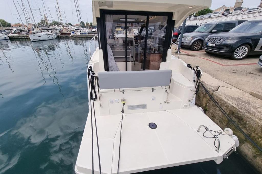 Catalog photo (may differ)