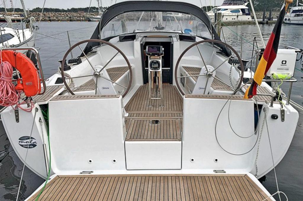 Catalog photo (may differ)