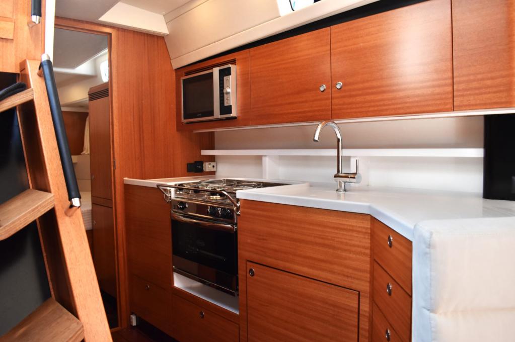 Catalog photo (may differ)