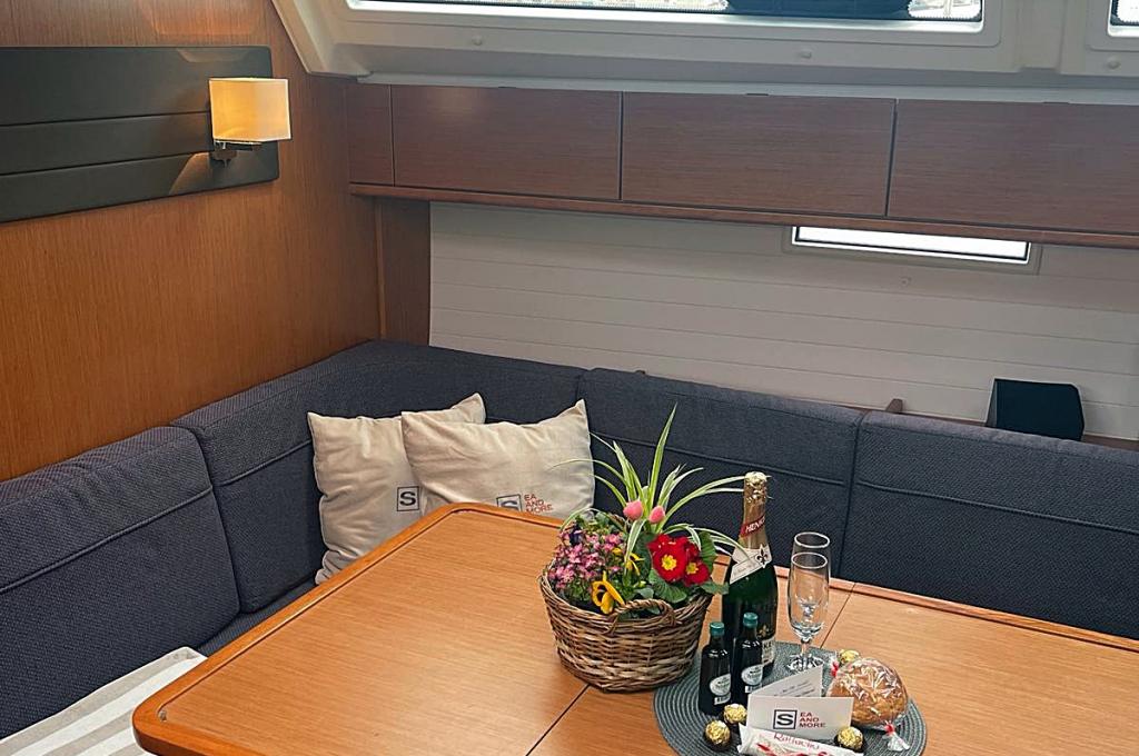 Catalog photo (may differ)