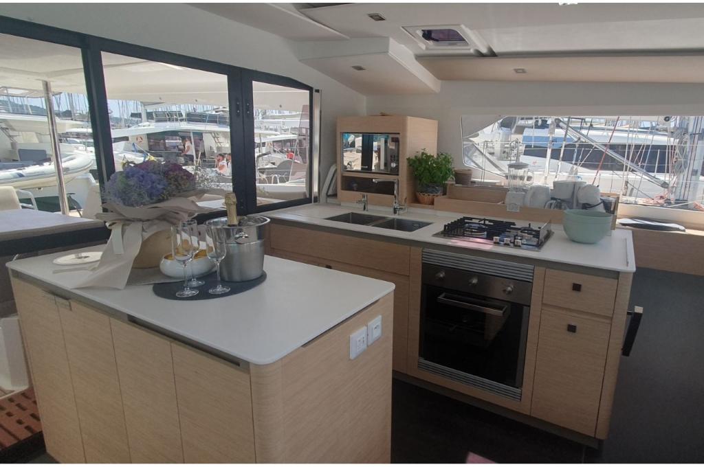 Catalog photo (may differ)