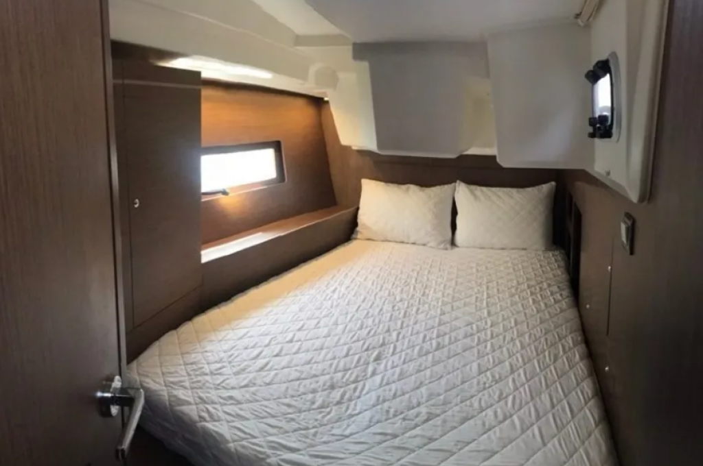 Catalog photo (may differ)