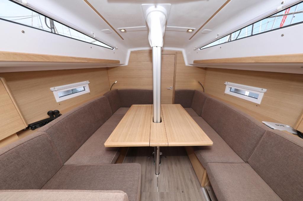 Catalog photo (may differ)